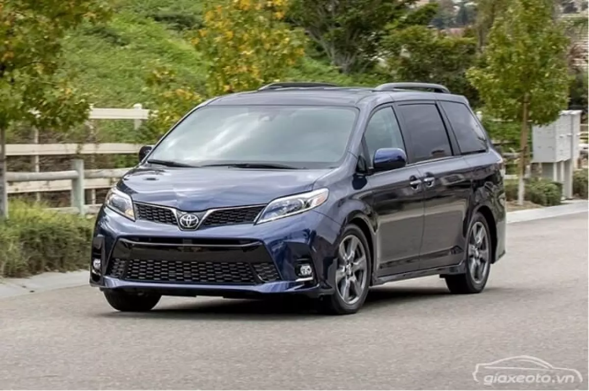 gia-xe-Toyota-Sienna-tai-viet-nam