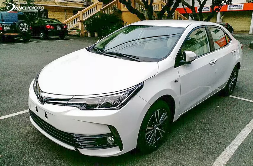 Toyota Altis 2016 khá ít trang bị an toàn