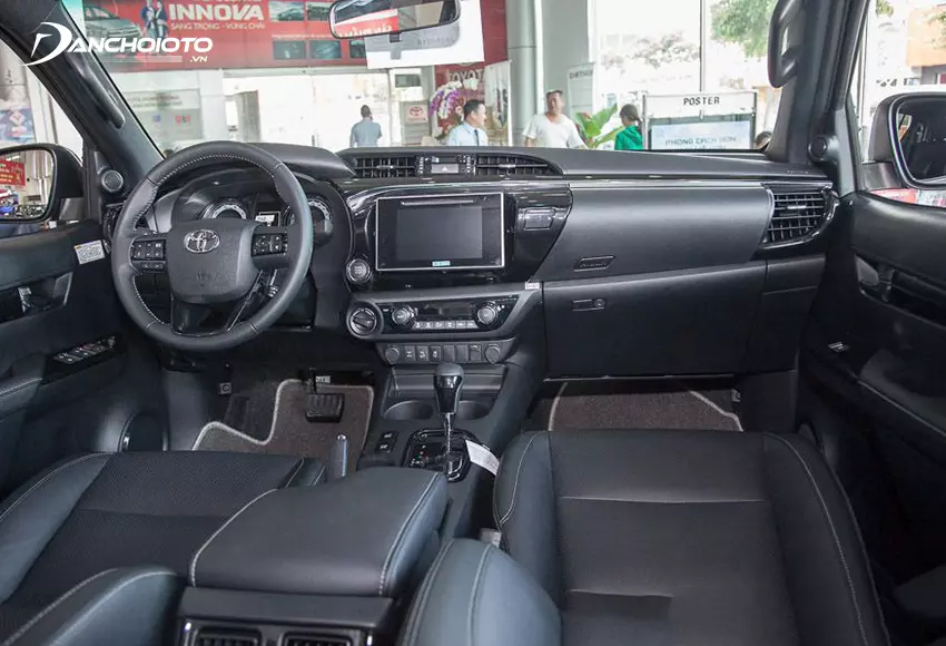 Taplo Toyota Hilux 2019 cũ khá ưa nhìn