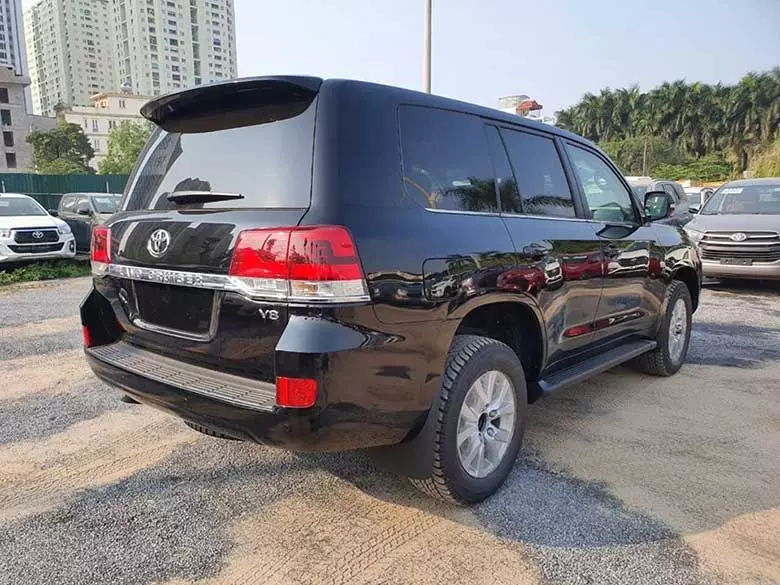 Phần đuôi xe Toyota Land Cruiser 2020