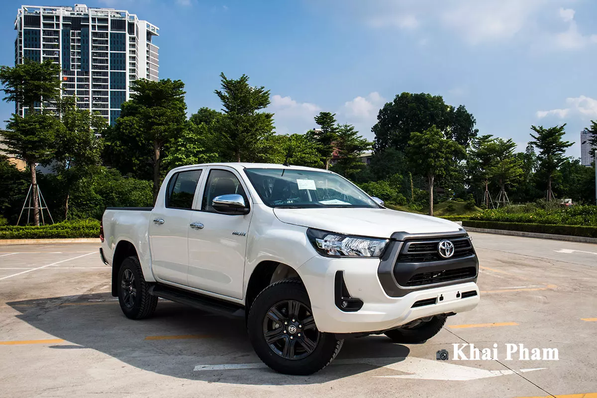 Ảnh đầu xe Toyota Hilux 2020