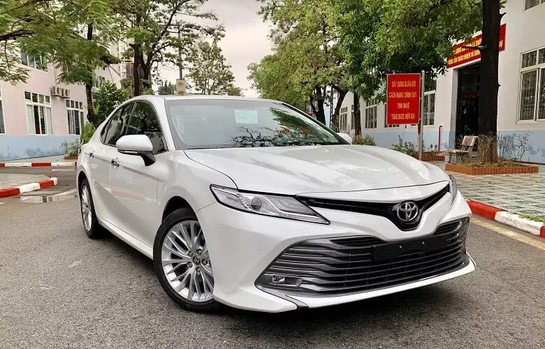 Giá lăn bánh Toyota Camry 2.5Q dao động từ 1.510 - 1.556 triệu đồng.