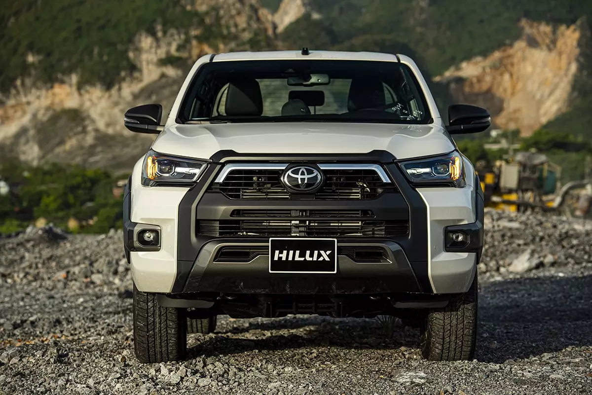 giá xe bán tải toyota hilux cũ