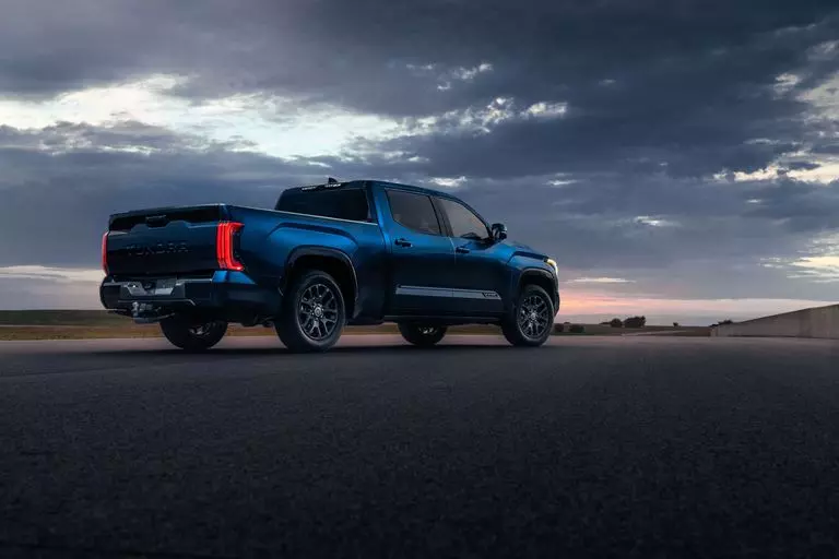 Đèn hậu xe Toyota Tundra 2022.