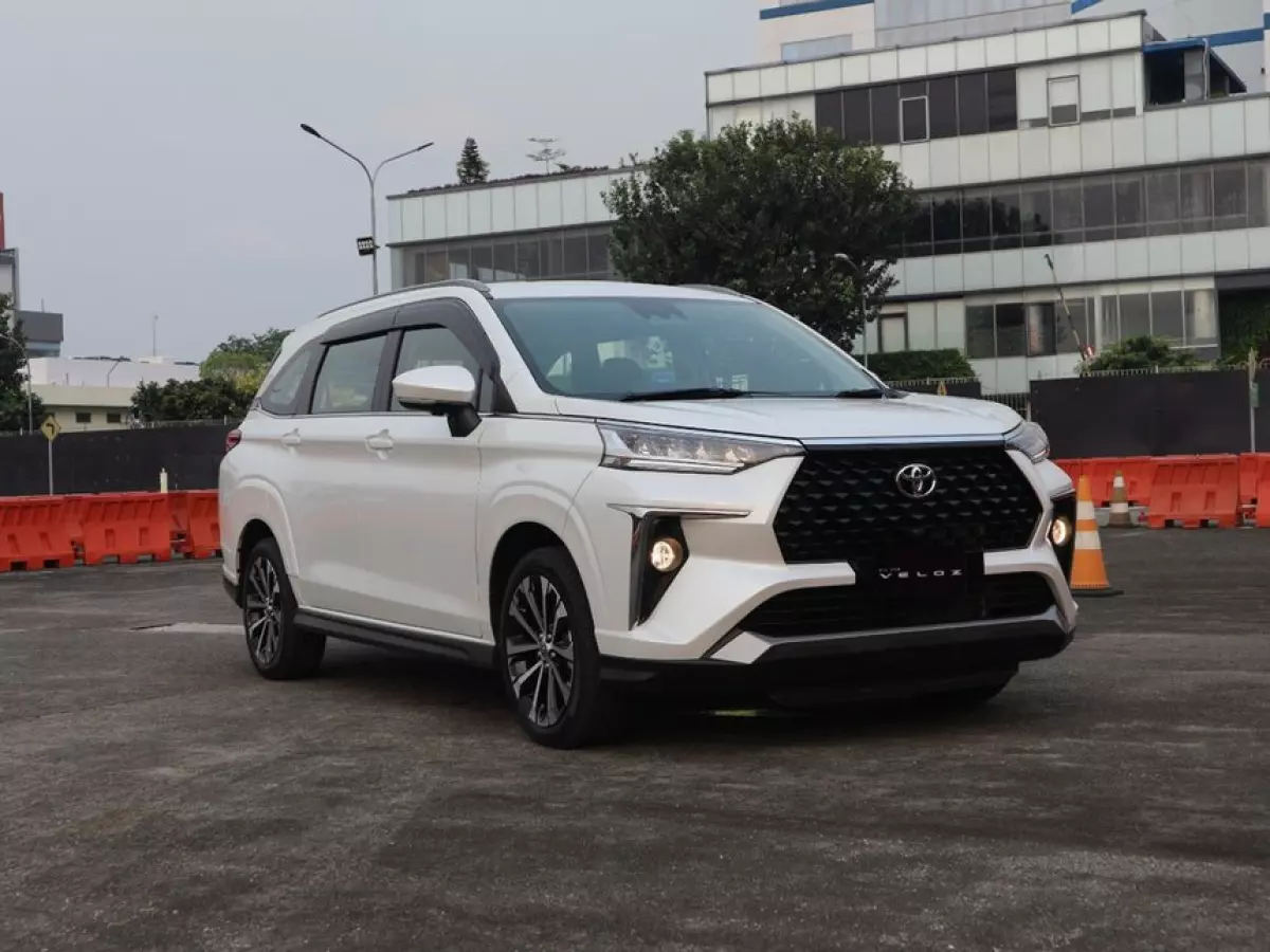 Giá xe Toyota Veloz Cross 2022 mới nhất.