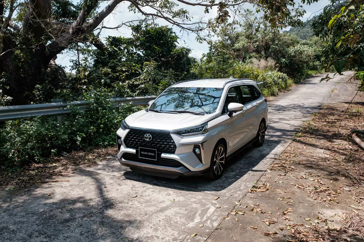 Giá lăn bánh Toyota Veloz Cross 2022