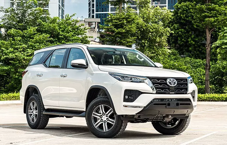 Xe 7 chỗ Toyota Fortuner giá từ 995 triệu đồng