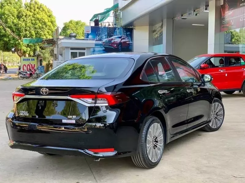 Đuôi xe Toyota Altis 2023