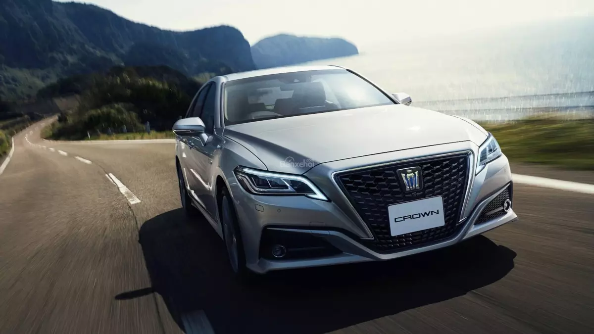 Toyota Crown 2019 công bố giá bán tại Nhật Bản