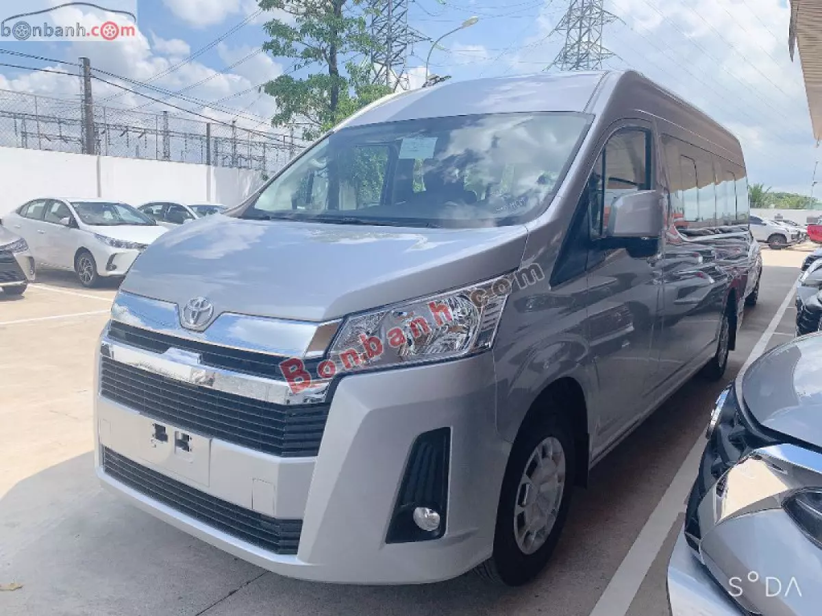 Ngoại thất Toyota Hiace 2022