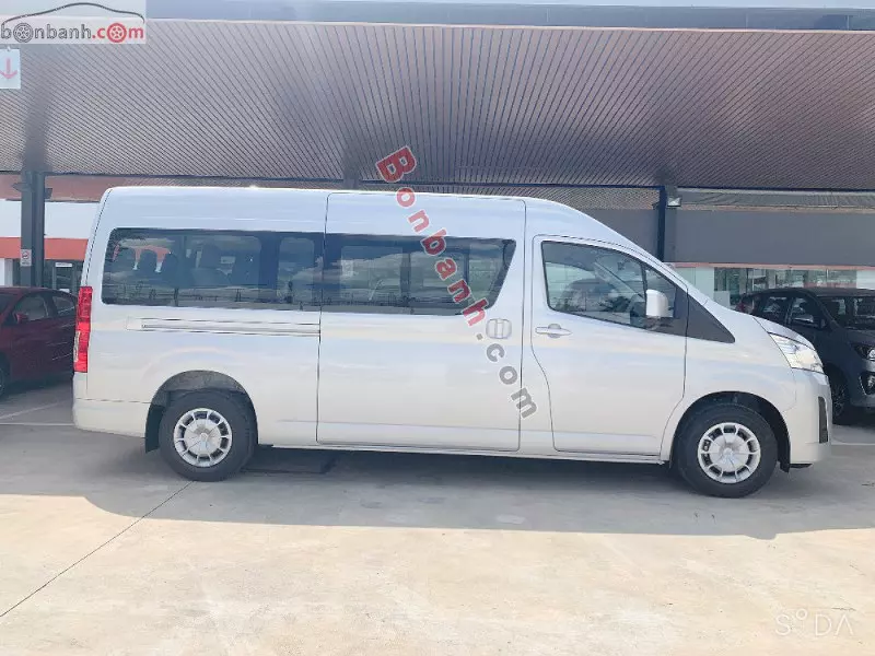 Thân xe Toyota Hiace 2022