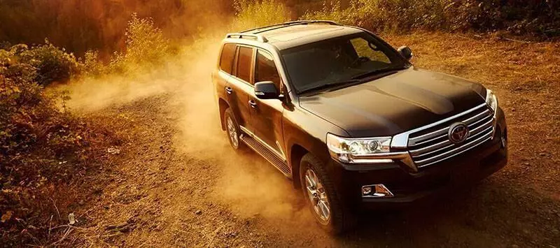 Land Cruiser 2015 nội thất - Toyota Land Cruiser 2017 cũ: thông số, bảng giá xe, trả góp