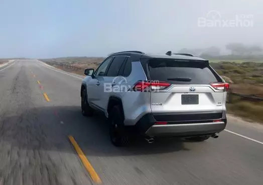 Toyota RAV4 2019 giá khởi điểm từ 621 triệu