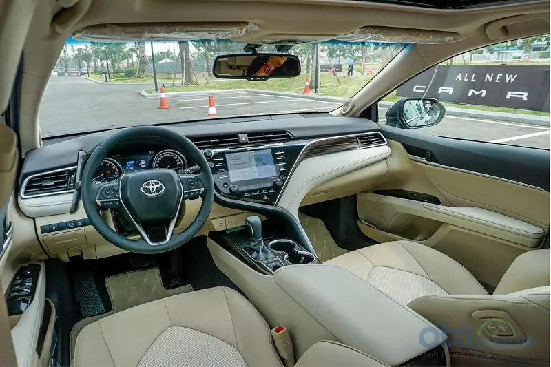 Giá lăn bánh xe Toyota Camry 2019 vẫn cao nhất phân khúc sedan hạng D a2