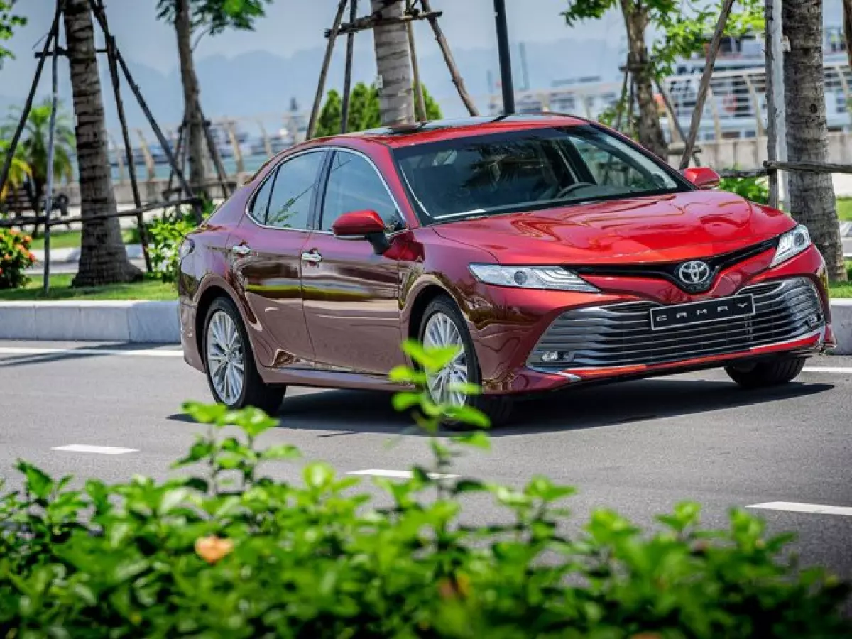 Giá xe Toyota Camry mới nhất tại Oto.com.vn