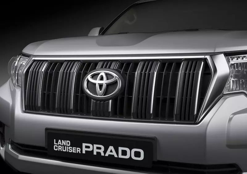 Đánh giá ngoại thất đầu xe Toyota Land Cruiser 2018