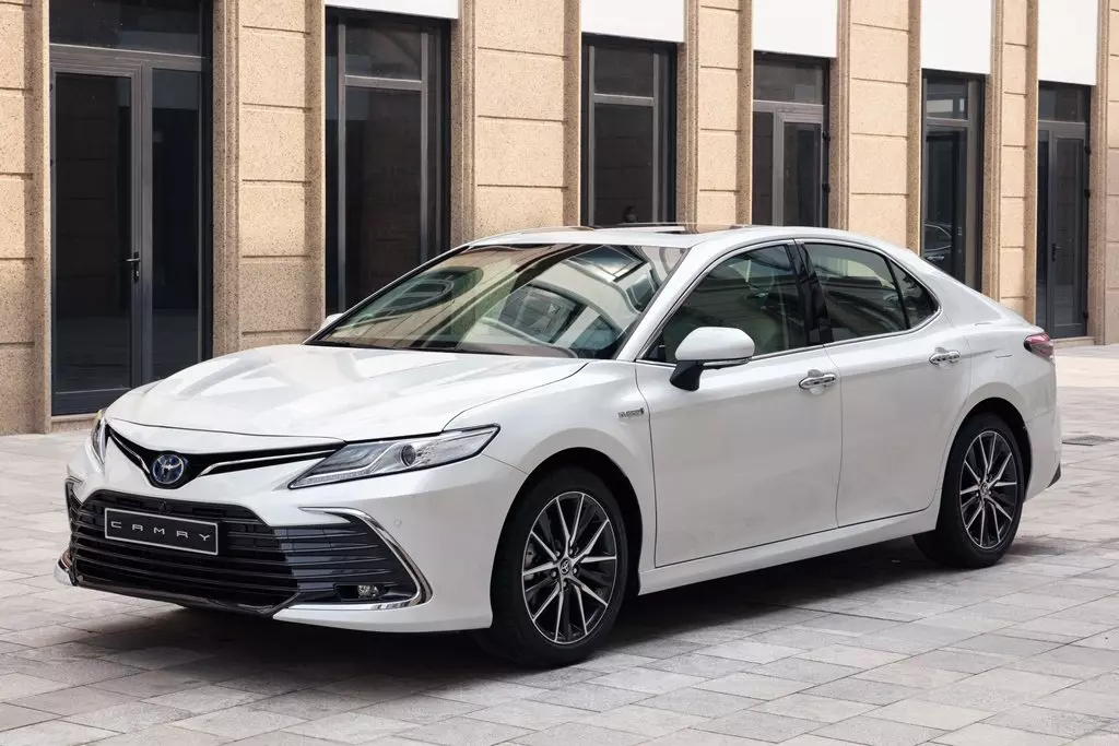 Giá xe Toyota Camry mới nhất.