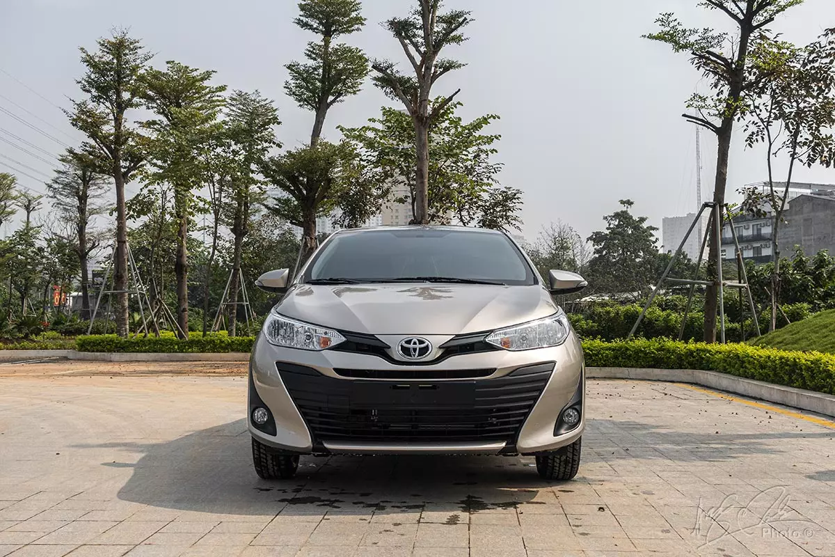 Đánh giá xe Toyota Vios 2020 phiên bản 1.5E MT: Thiết kế đầu xe không đổi.