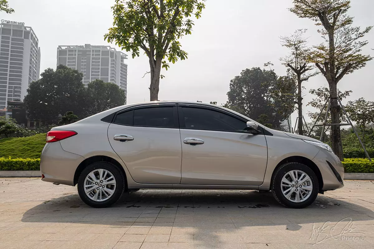 Đánh giá xe Toyota Vios 2020 phiên bản 1.5E MT: Thiết kế thân xe.