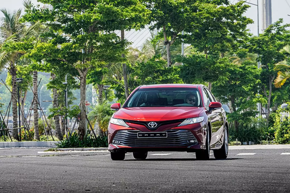 Đánh giá nhanh Toyota Camry 2019 kèm giá bán