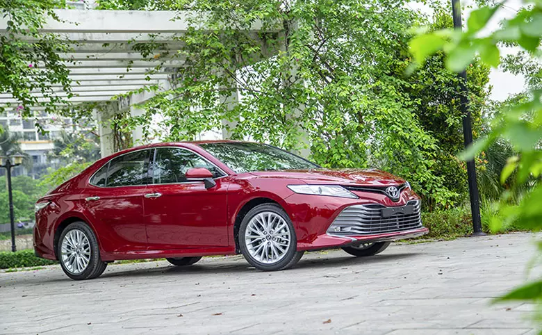 Đánh giá nhanh Toyota Camry 2019 kèm giá bán