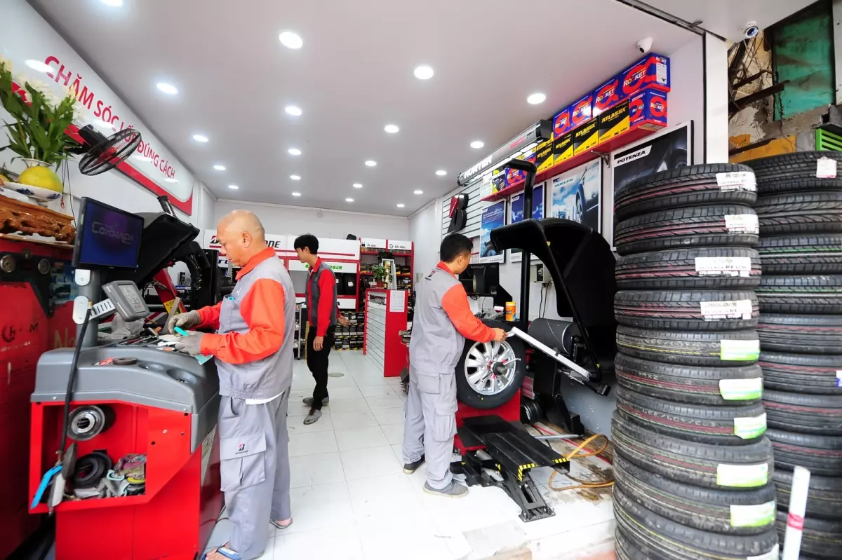 B-shop Xuân Tùng sở hữu trang thiết bị cao cấp, hiện đại cùng đội ngũ kĩ thuật viên chuyên môn cao