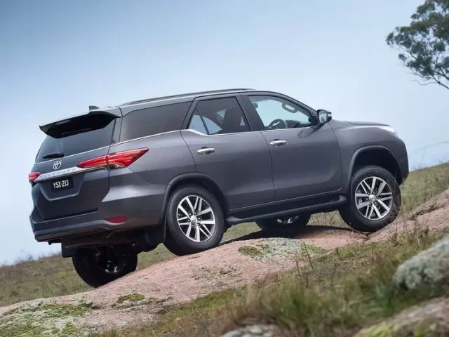 Ngoại thất xe Toyota Fortuner 2019 cũ