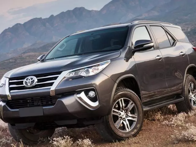 Nội thất xe Toyota Fortuner 2019 cũ