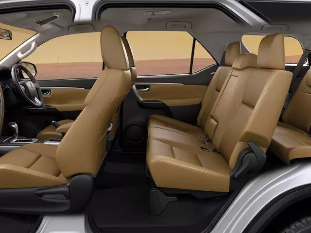 Động cơ xe Toyota Fortuner 2019 cũ