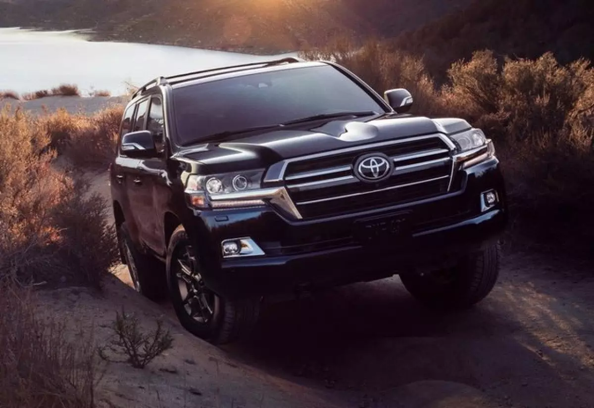 Giá xe Land Cruiser 2018 không phải “dễ nhằn” với đại đa số người dùng Việt 1