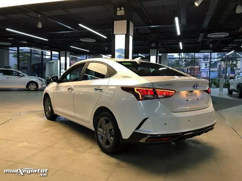 hong-xe-hyundai-accent-2021-muaxegiatot-vn-1