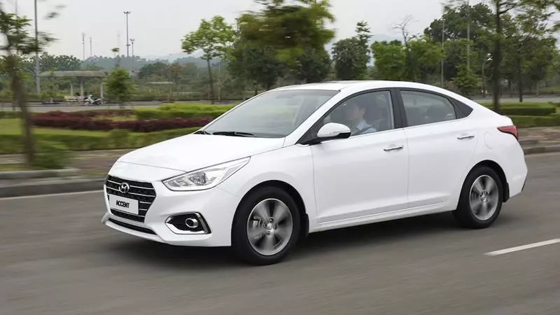 So sánh trang bị Hyundai Accent 2018 bản 1.4AT thường và đặc biệt - Ảnh 2