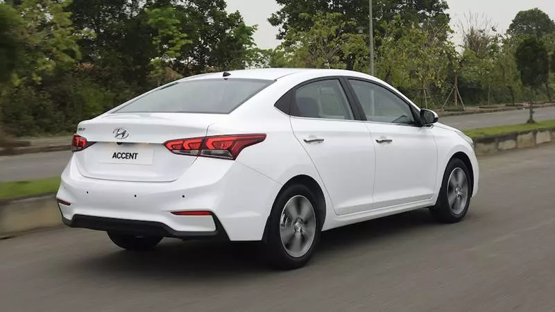 So sánh trang bị Hyundai Accent 2018 bản 1.4AT thường và đặc biệt - Ảnh 3