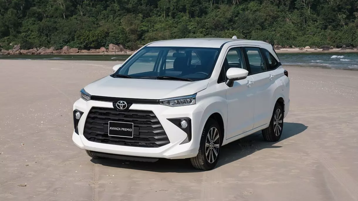 Mua xe 7 chỗ Toyota Long Xuyên