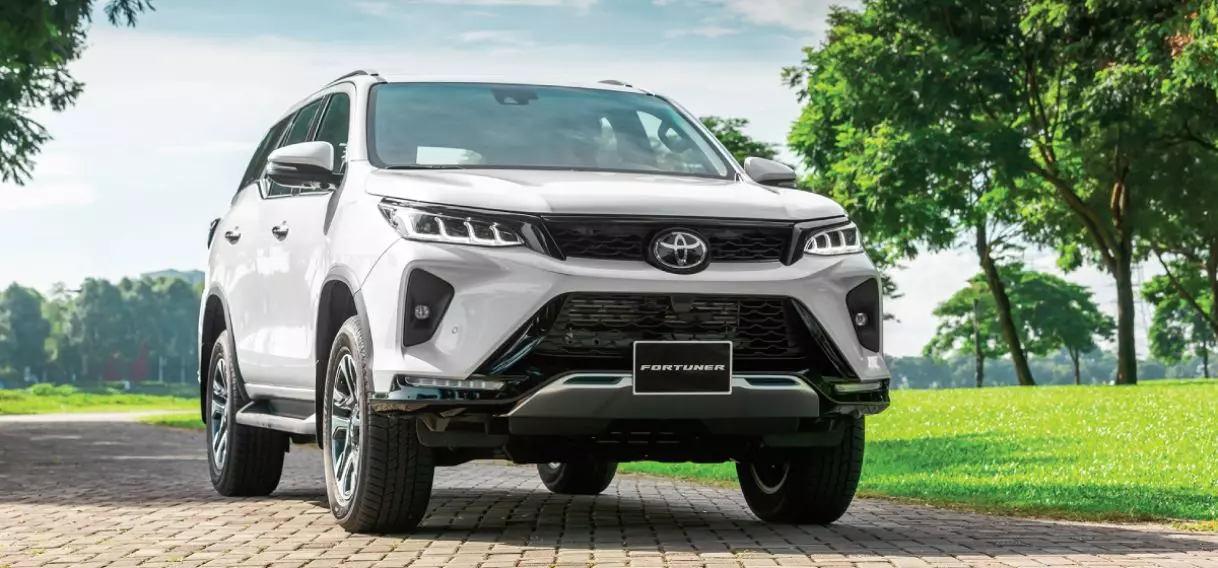 Thiết kế phần đầu xe Toyota 7 chỗ Fortuner