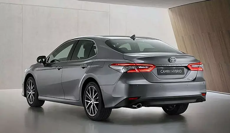 Toyota Camry có ngoại hình to lớn và thể thao