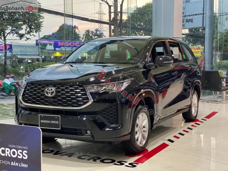 Ngoại thất Toyota Innova Cross 2024