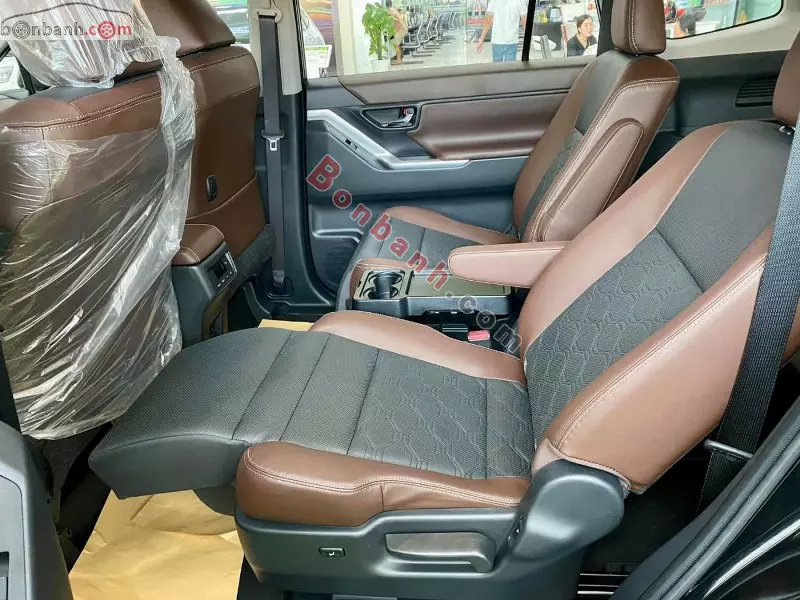 Ghế ngồi trên Toyota Innova Cross 2024