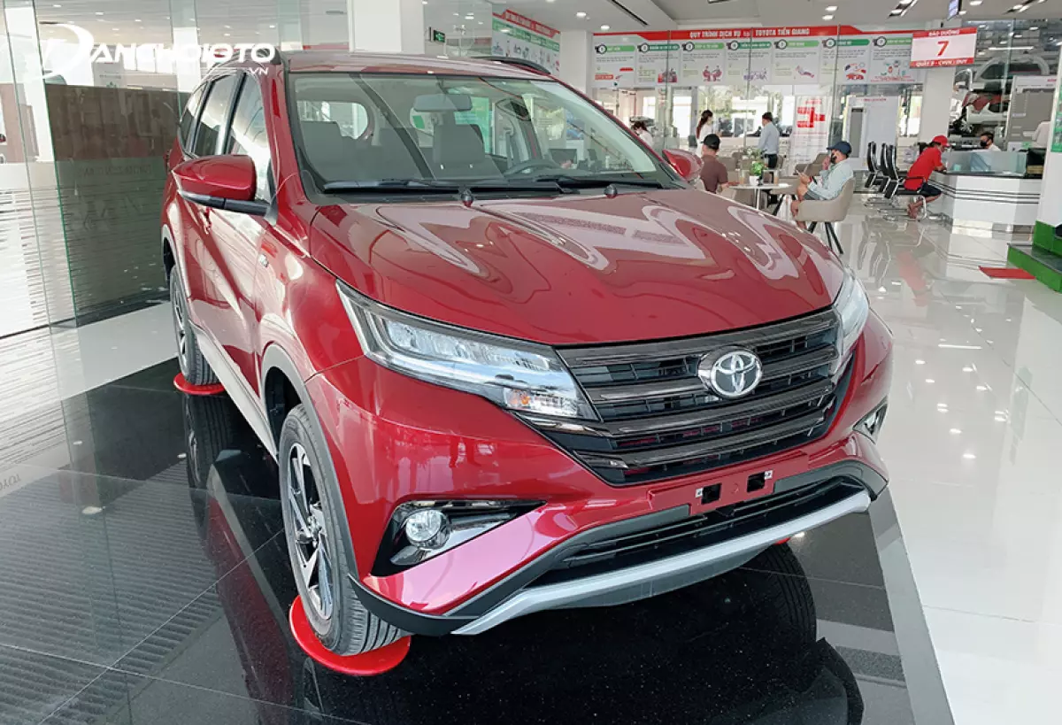Toyota Rush 2023 mang dáng dấp mạnh mẽ của SUV, được ví như “tiểu Fortuner”