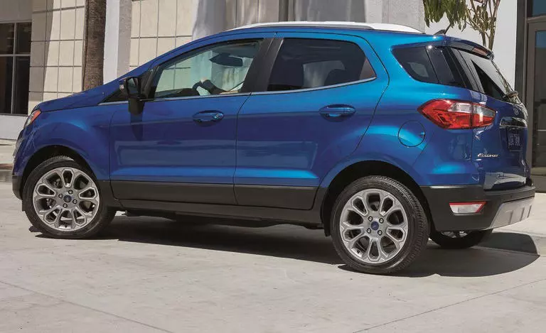 Ford Ecosport - xe 7 chỗ được phép chở mấy người?