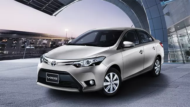 Xe Toyota Vios nổi bật cả phần đầu xe và đuôi xe phía sau