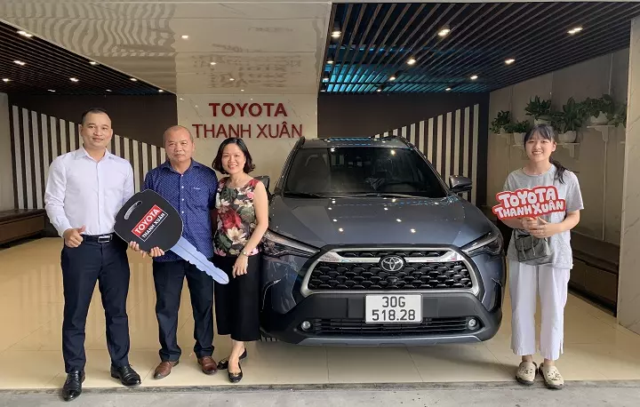 Mua xe Toyota Corolla Cross 2022 - Gia đình cô chú Minh Hằng