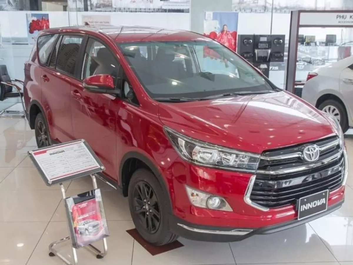 Giá xe Toyota Innova mới tại đại lý