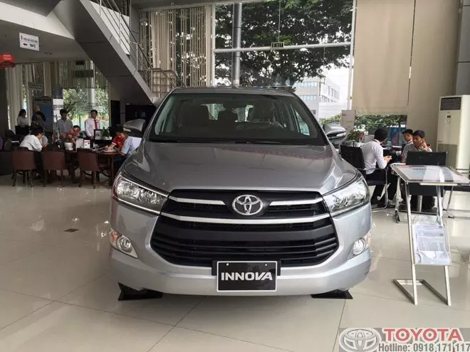 Giá xe Toyota Innova 2.0E