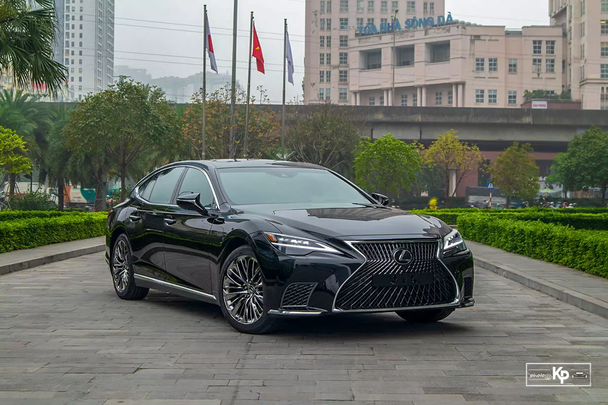 Lexus LS