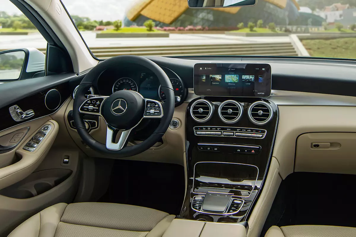 Mẫu GLC 200 mới được Mercedes-Benz lắp ráp trong nước.