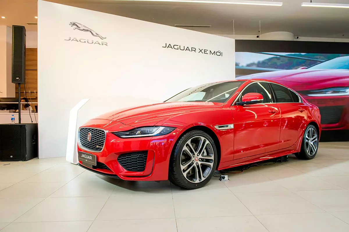 Jaguar XE