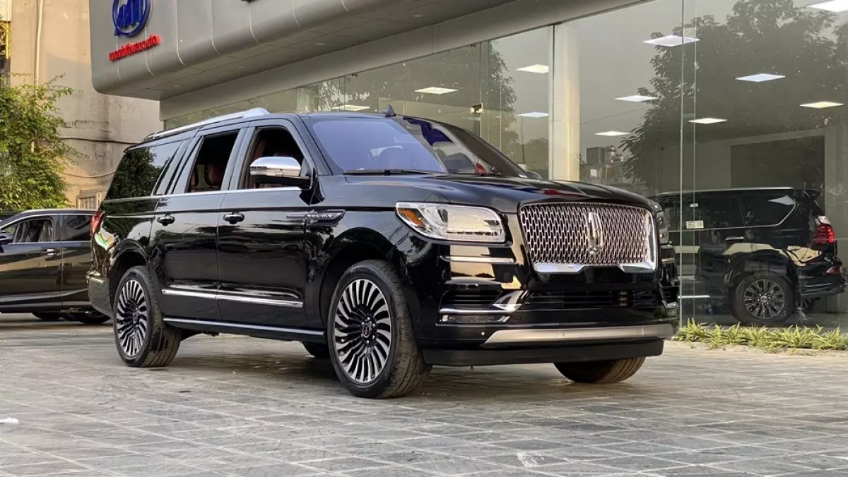 Giá xe Lincoln Navigator tháng 8/2021.