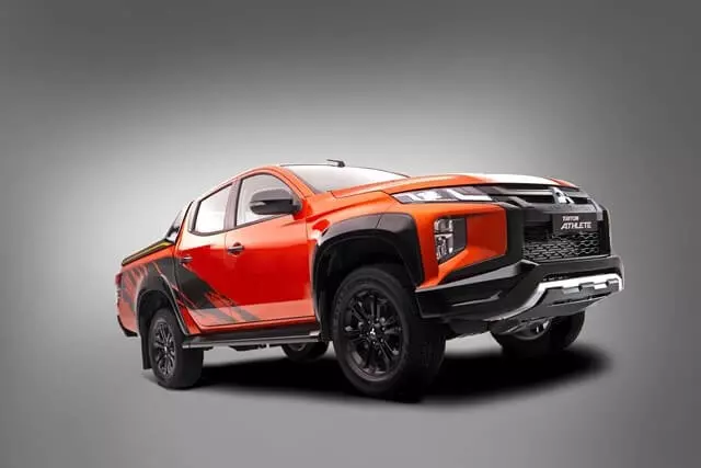 Mitsubishi-Triton-phan-dau-xe