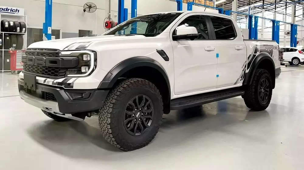 Ford Ranger Raptor 2023 sắp ra mắt Việt Nam